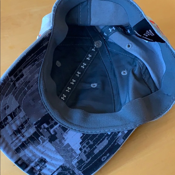 Under Armor hat - Picture 3 of 4